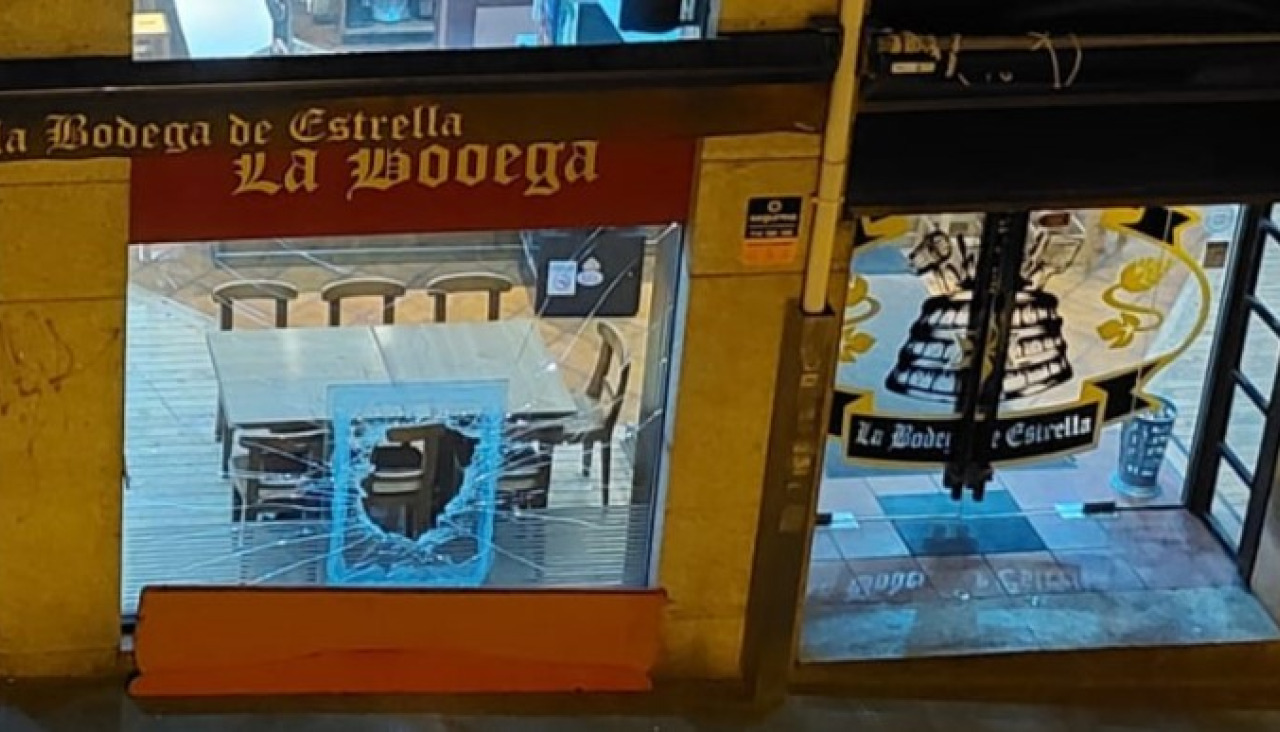 Boquete en ele scaparate deBodega la Estrella