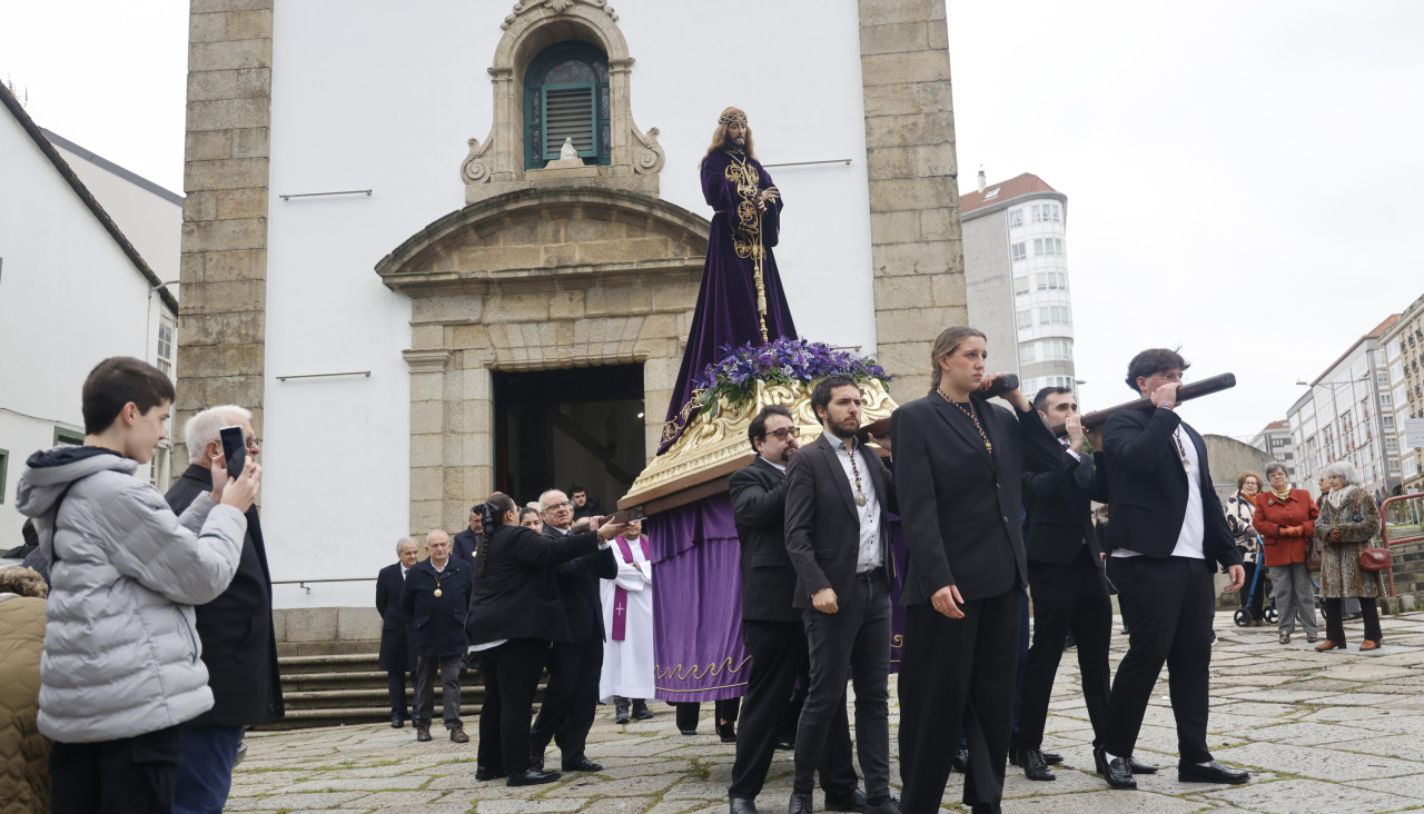 Procesión en las angustias en honor al nazareno