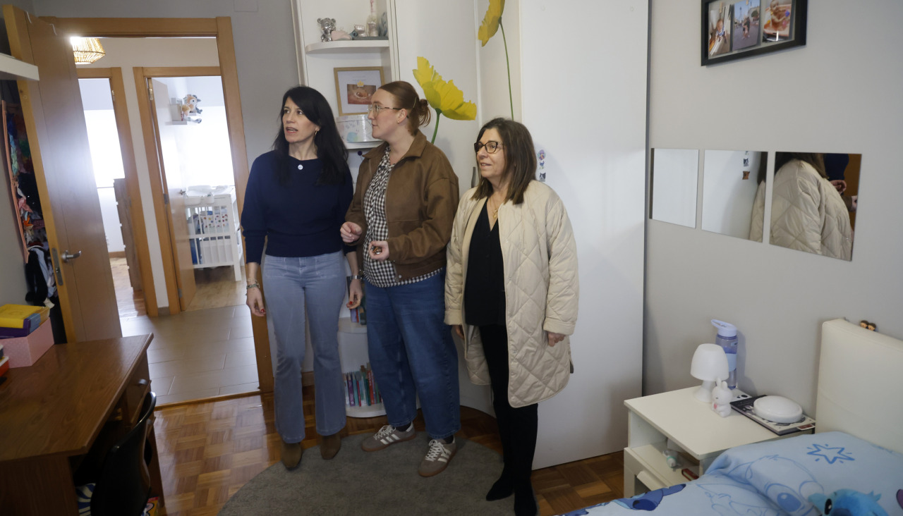 Conselleira Vivenda vista vivienda menores 36 años  rua Poeta Pérez Parallé 7