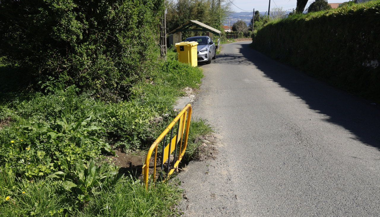 Brión valla señalización canalización rota
