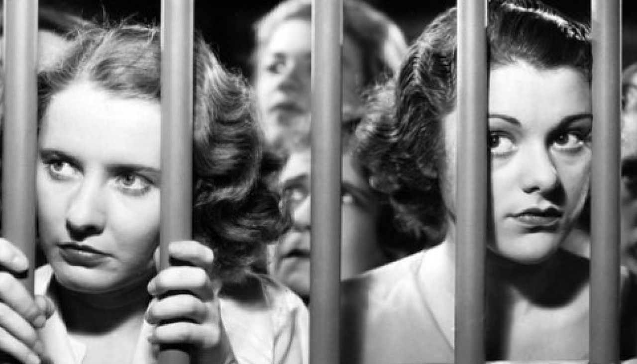 Fotograma de la película 'En boca de todos', protagonizada por protagoniza Barbara Stanwyck