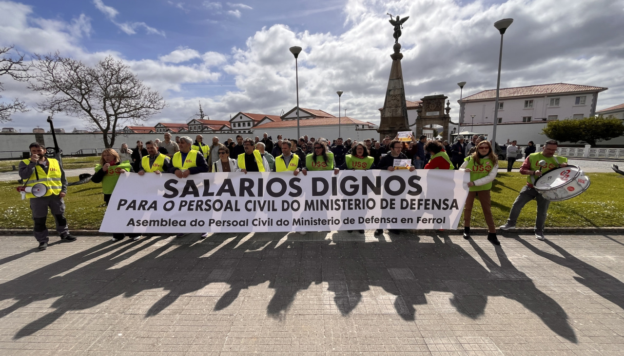 porta do Parque  concentración do persoal civil de Defensa