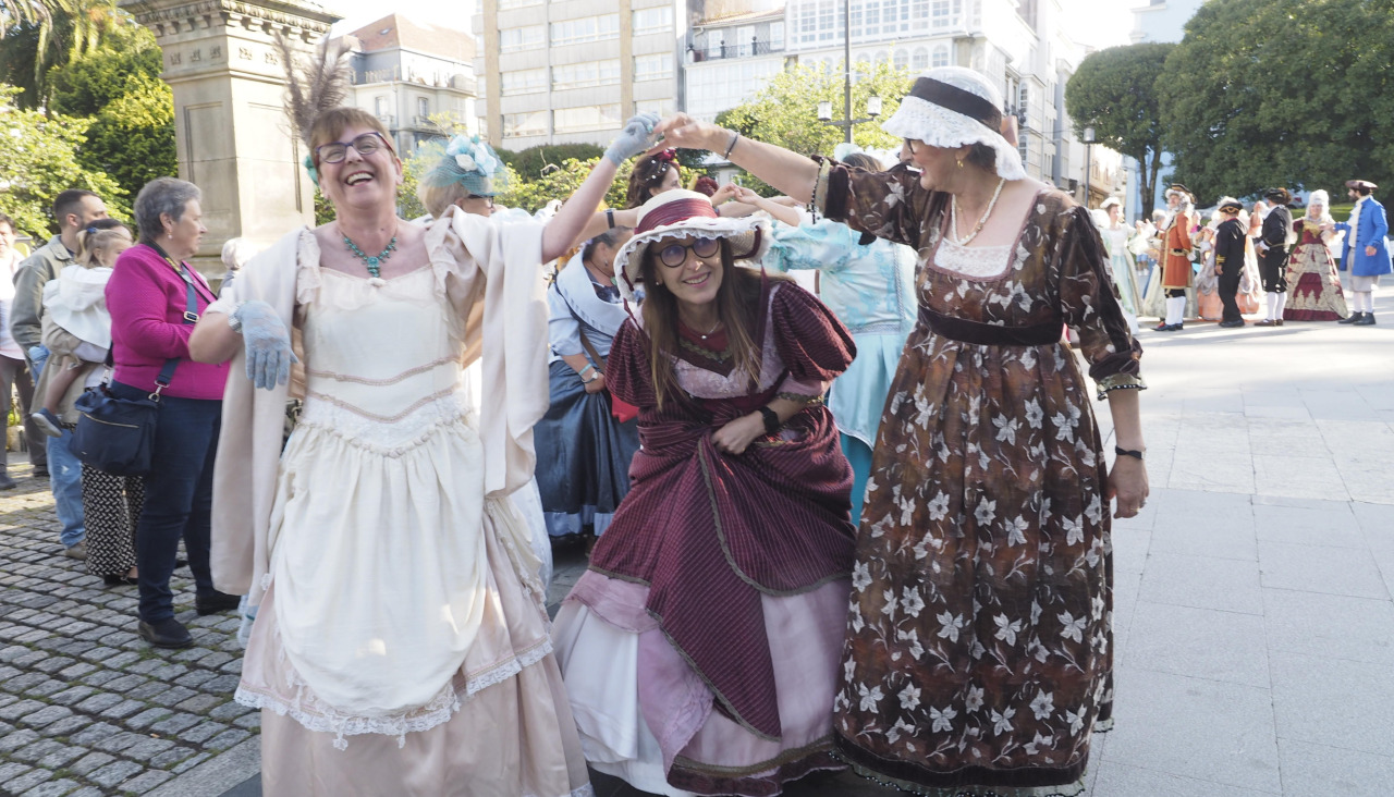 Un baile en la plaza de Amboage, en una edición anterior del Festival Ilustrado de Ferrol