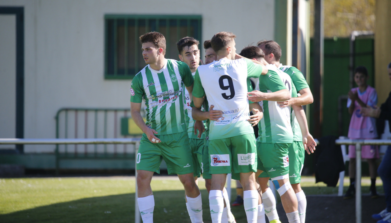 fútbol entre el Somozas y el Atlético Coruña Montañeros