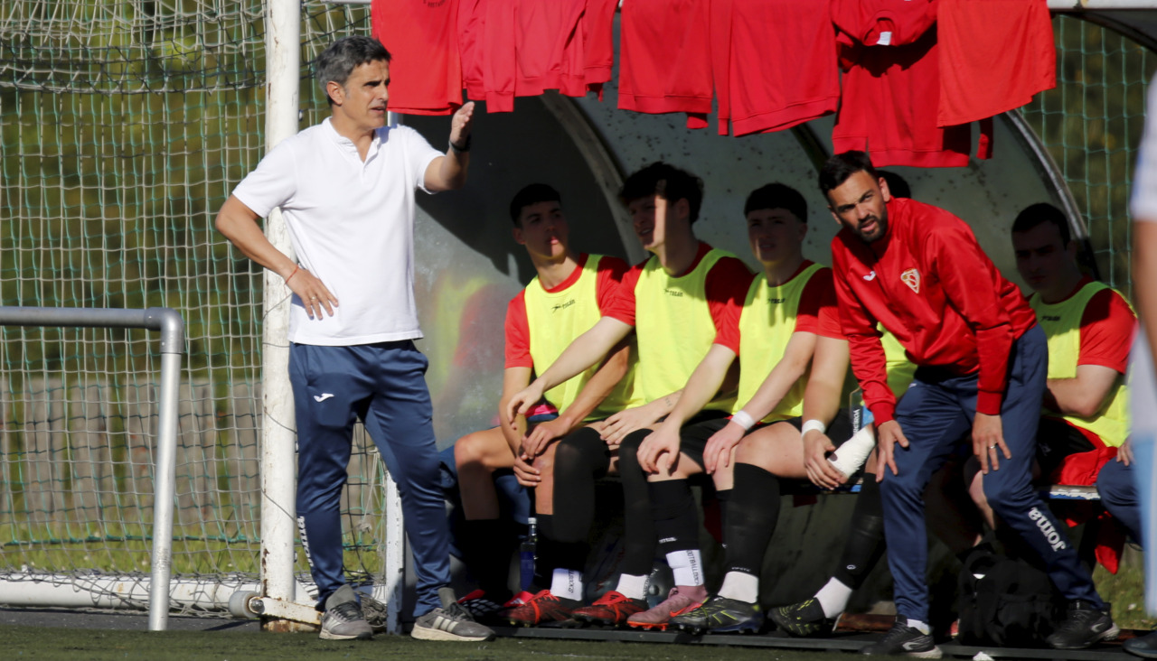 fútbol entre el Galicia de Caranza y O Val