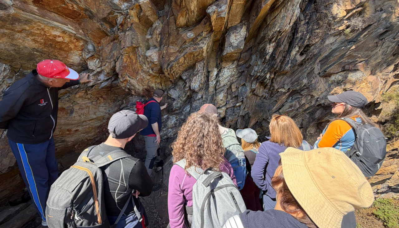 Imagen de una actividad sobre minería aurífera en el Xeoparque Mundial Unesco Montañas do Courel