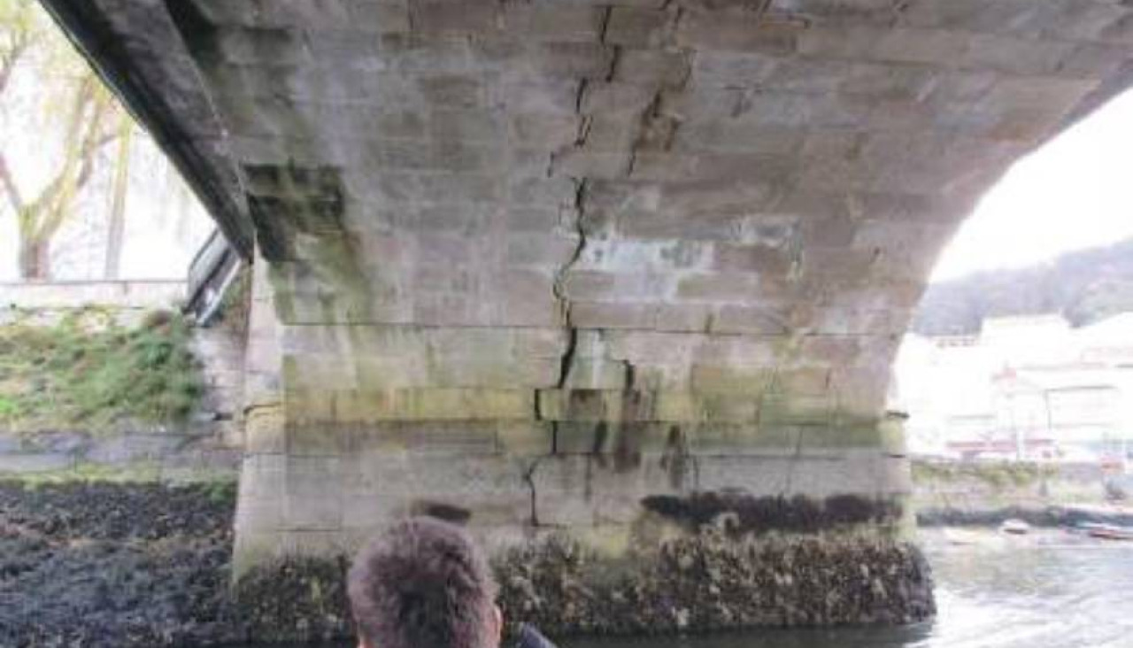 Inspección de las bóvedas del puente