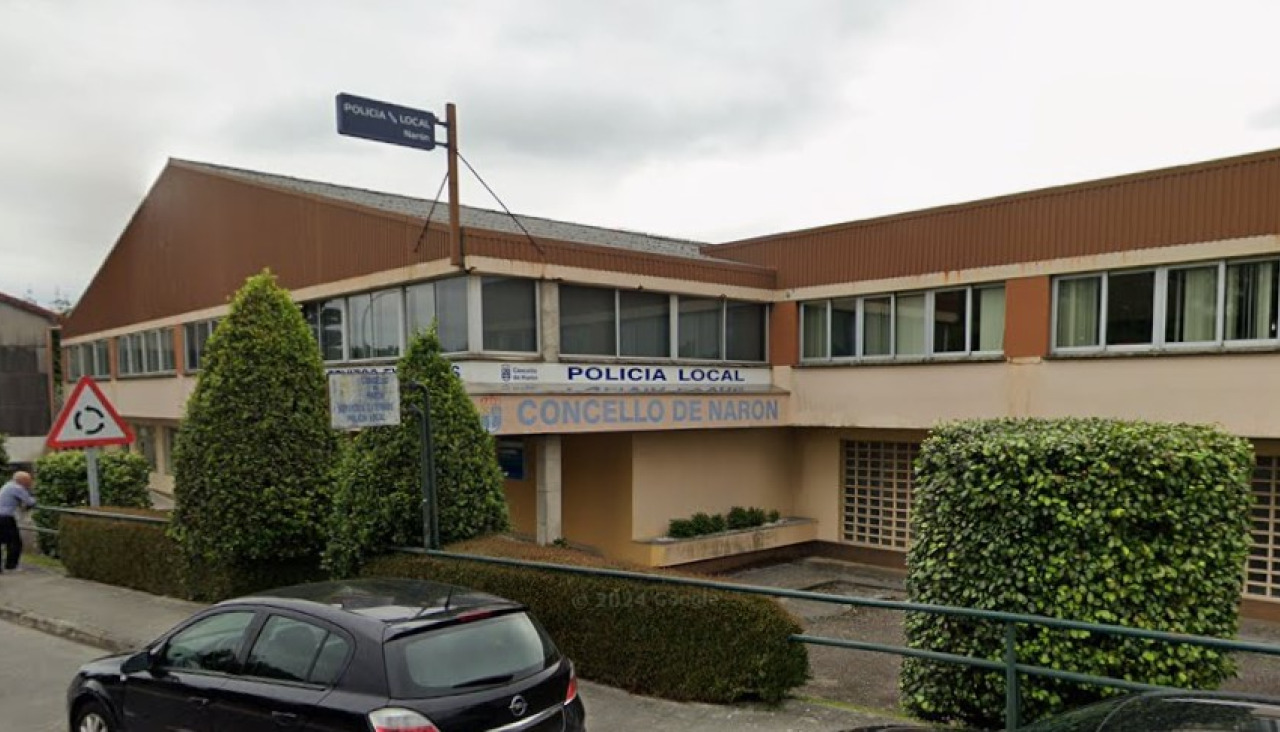Exteriores de la sede de la Policía Local de Narón