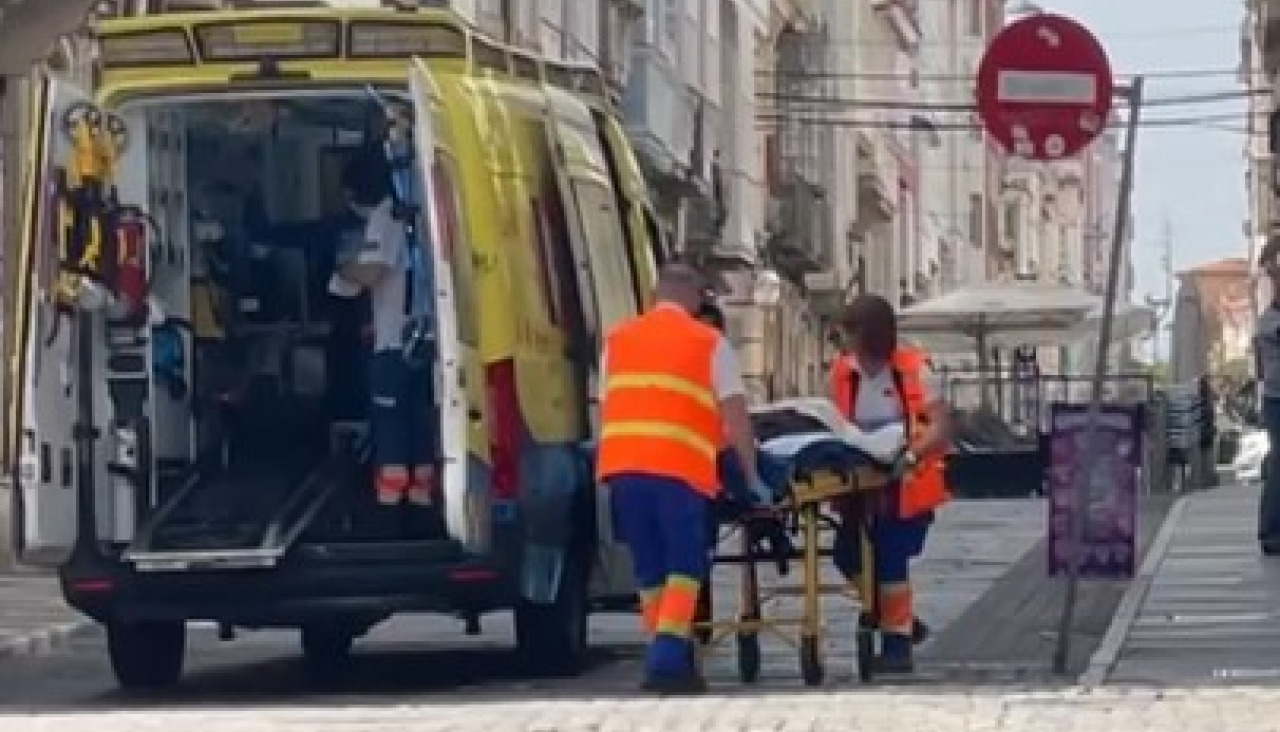 Evacuación de la mujer hacia el hospital