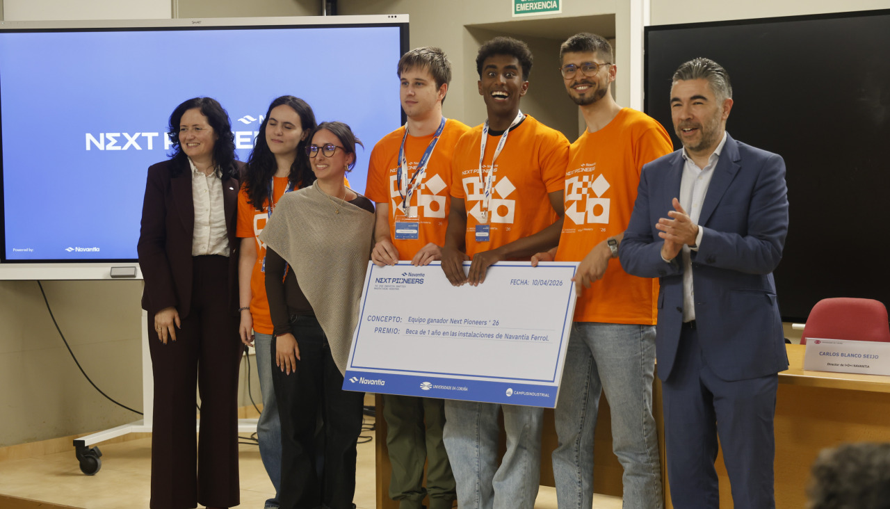 entrega premio hackathon Navantia-Campus