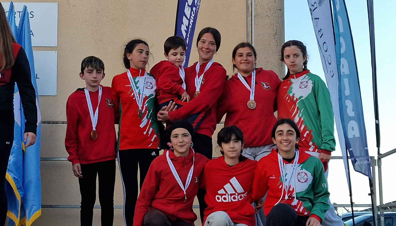 Las remeras infantiles ferrolanas, con sus medallas