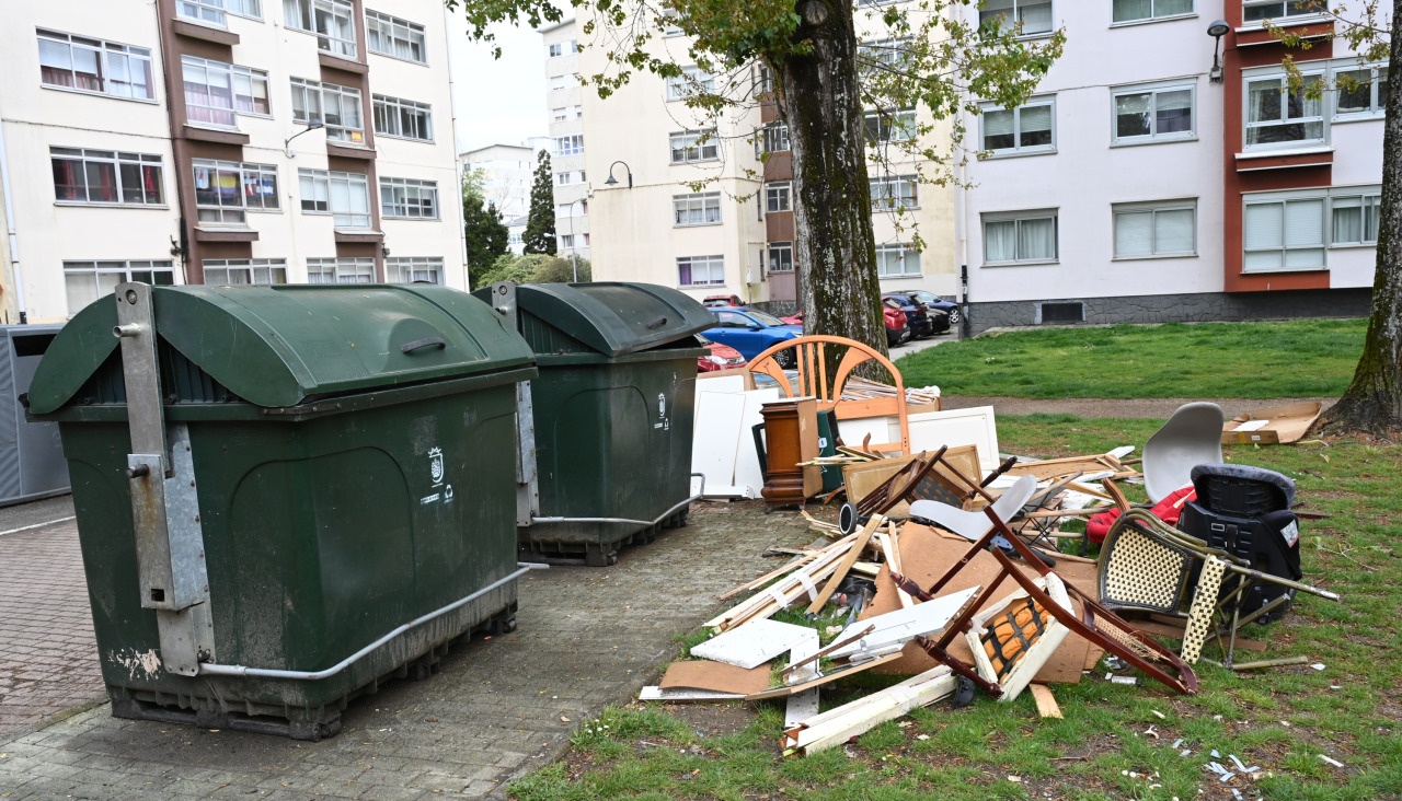 Caranza parque de los pesonajes ilustres basura acumulada
