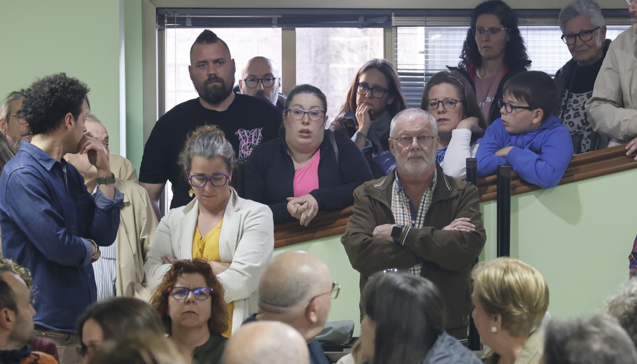 Local social de la AV Altea de Xuvia   Asamblea vecinal con la participación de Concello y Poli Local por la inseguridad en el barrio