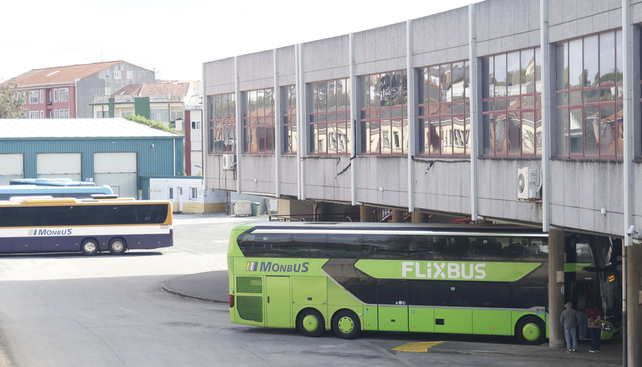 buses interurbanos en estación buses