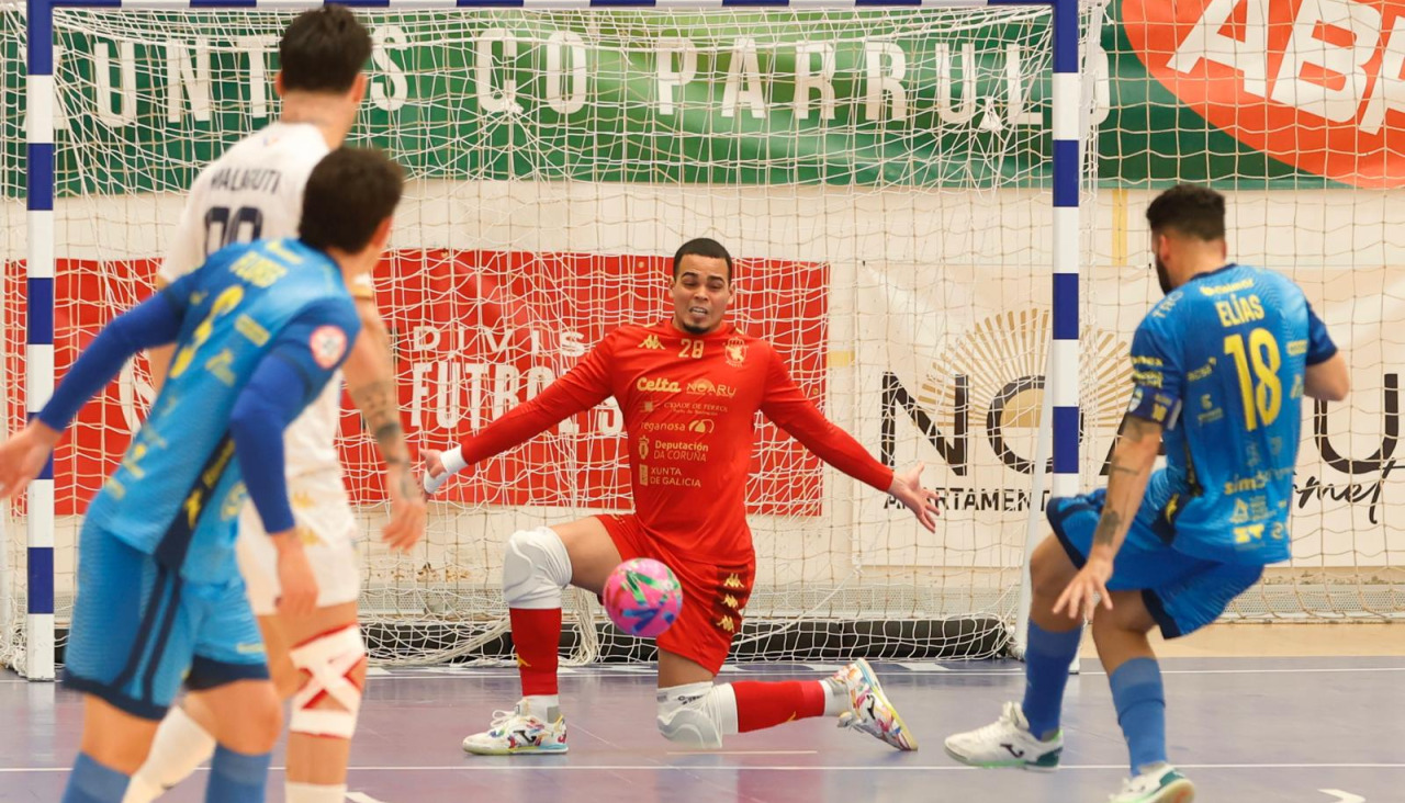 Caio César detuvo un doble penalti que luego se mandó repetir