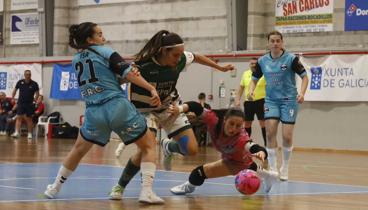partido femenino de fútbol sala entre el Valdetires y el Segosala