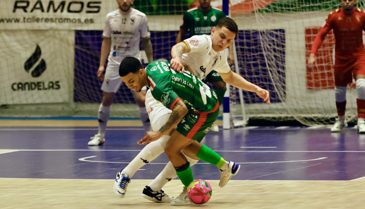 Bruno Días fue el encargado robar el balón en el primer gol parrulo