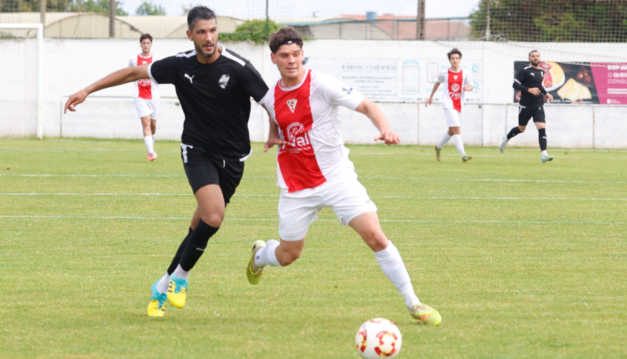 partido de fútbol entre O Val y el Cidade de Ribeira