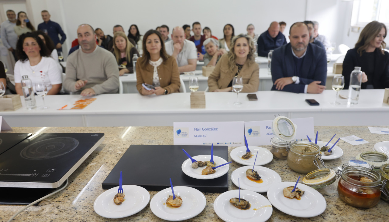 conselleira do Mar, Marta Villaverde, acompañada da delegada territorial da Xunta en Ferrol, Martina Aneiros, participará nas Xornadas de Degustación de Ostras do Ártabro. No CIPF Fraga do Eume