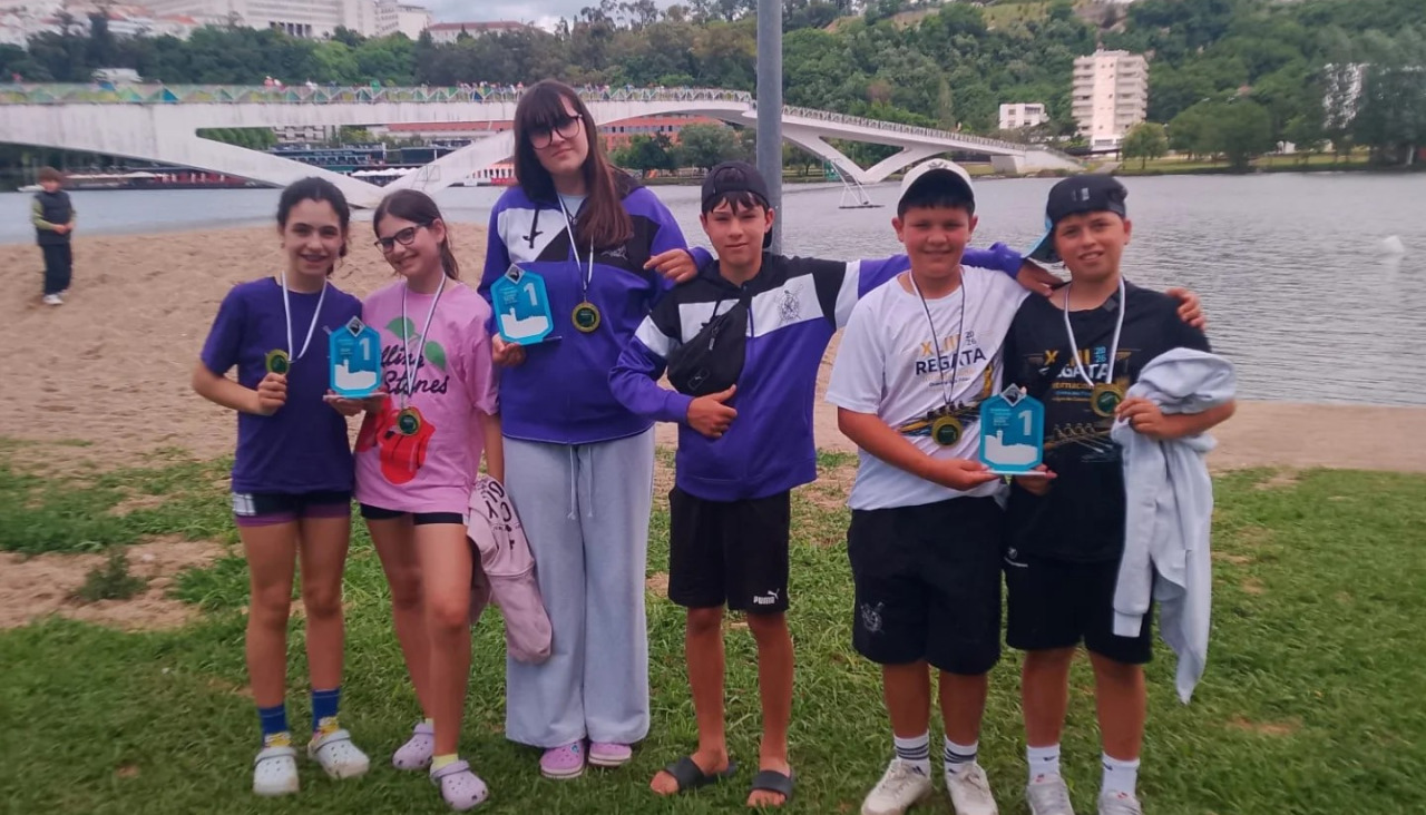 La joven delegación cedeiresa tras su buena actuación en la cita lusa