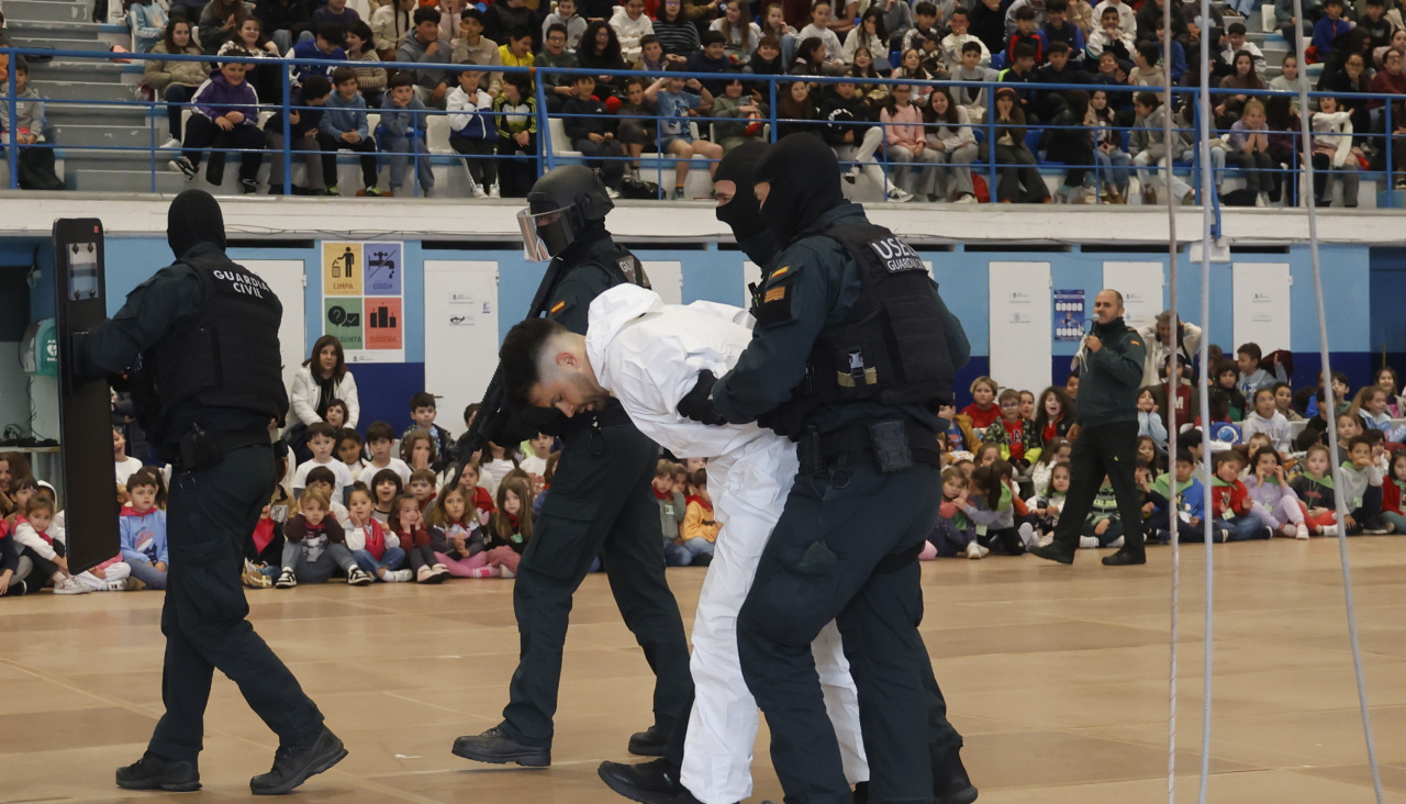 Pontedeume. Pabellón da Casqueira hay exhibición de medios de la Guardia Civil