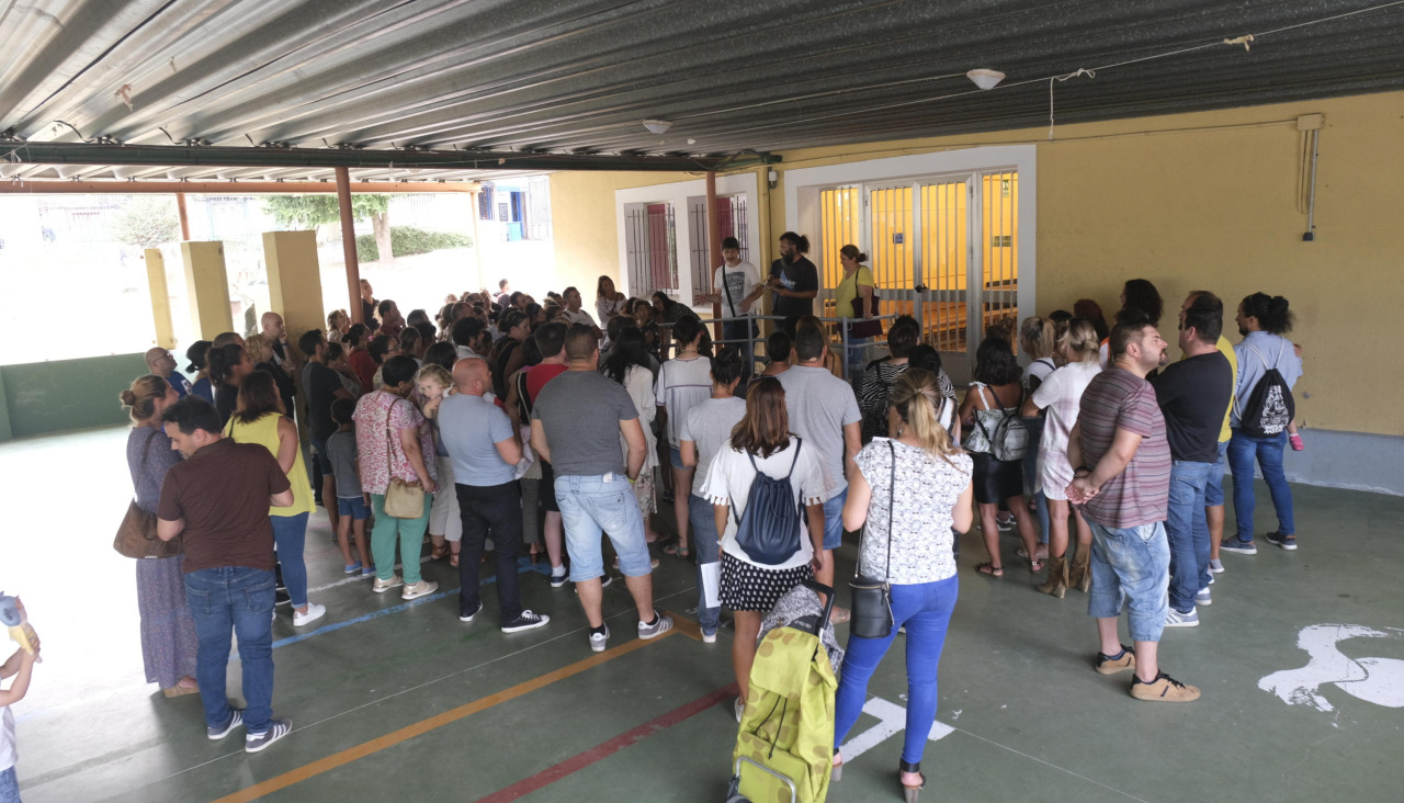 Imagen de archivo de una reunión de la Anpa del CEIP Cruceiro de Canido, una de las beneficiarias