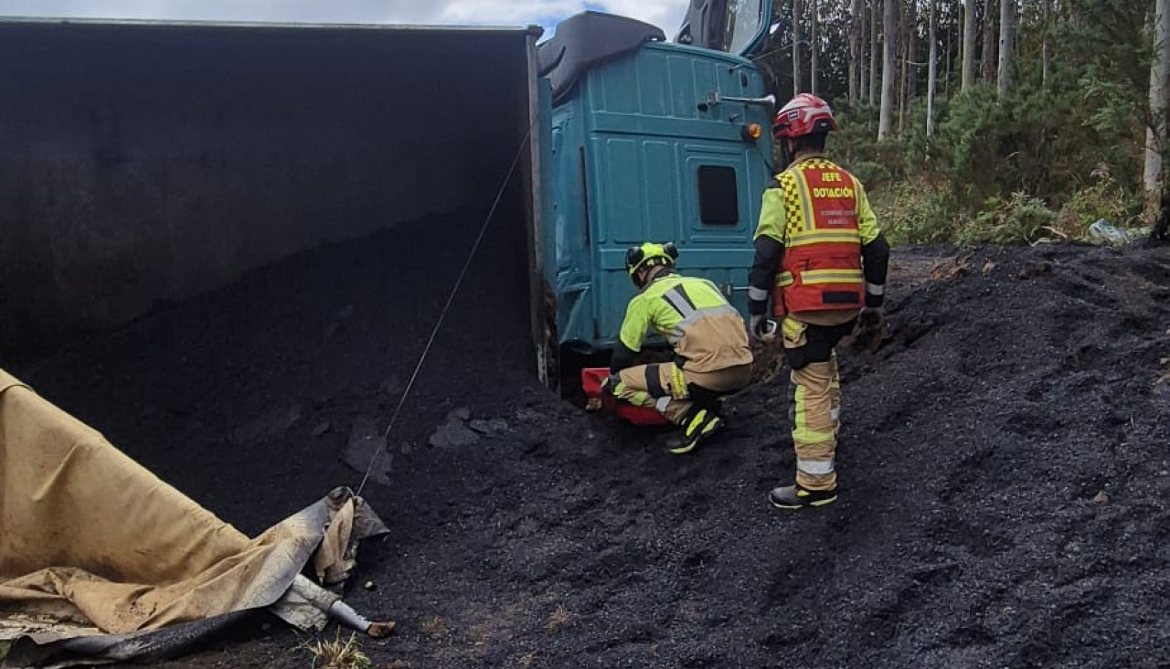 Tras rescatar al herido, el Speis contuvo un derrame de combustible del motor