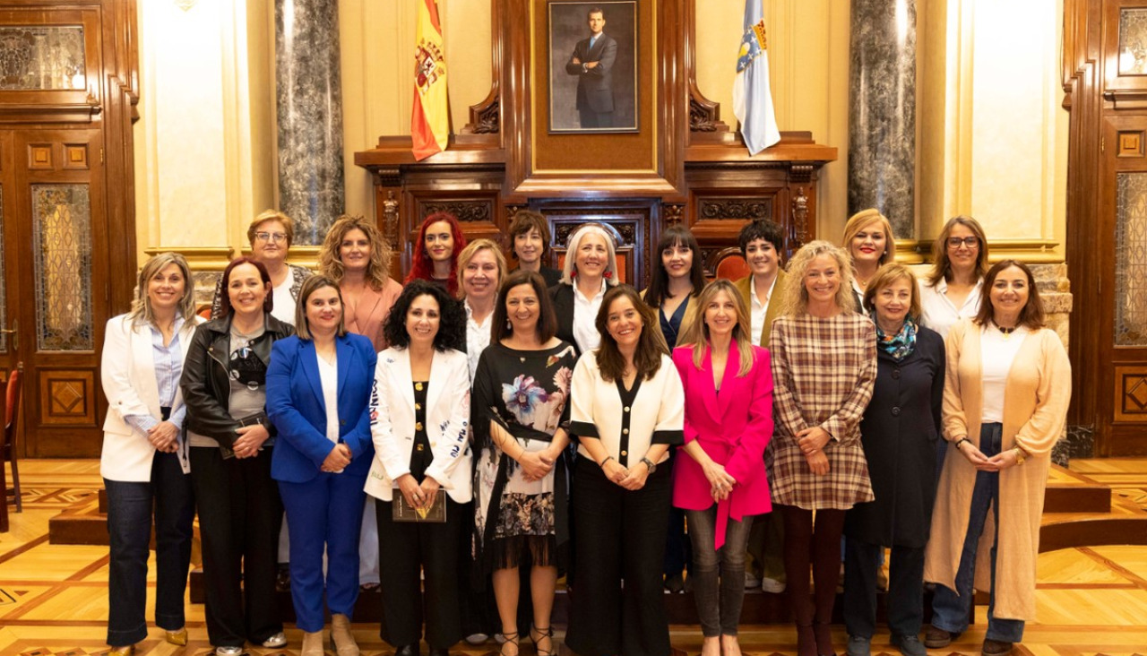 foto de familia de las alcadesas asistentes