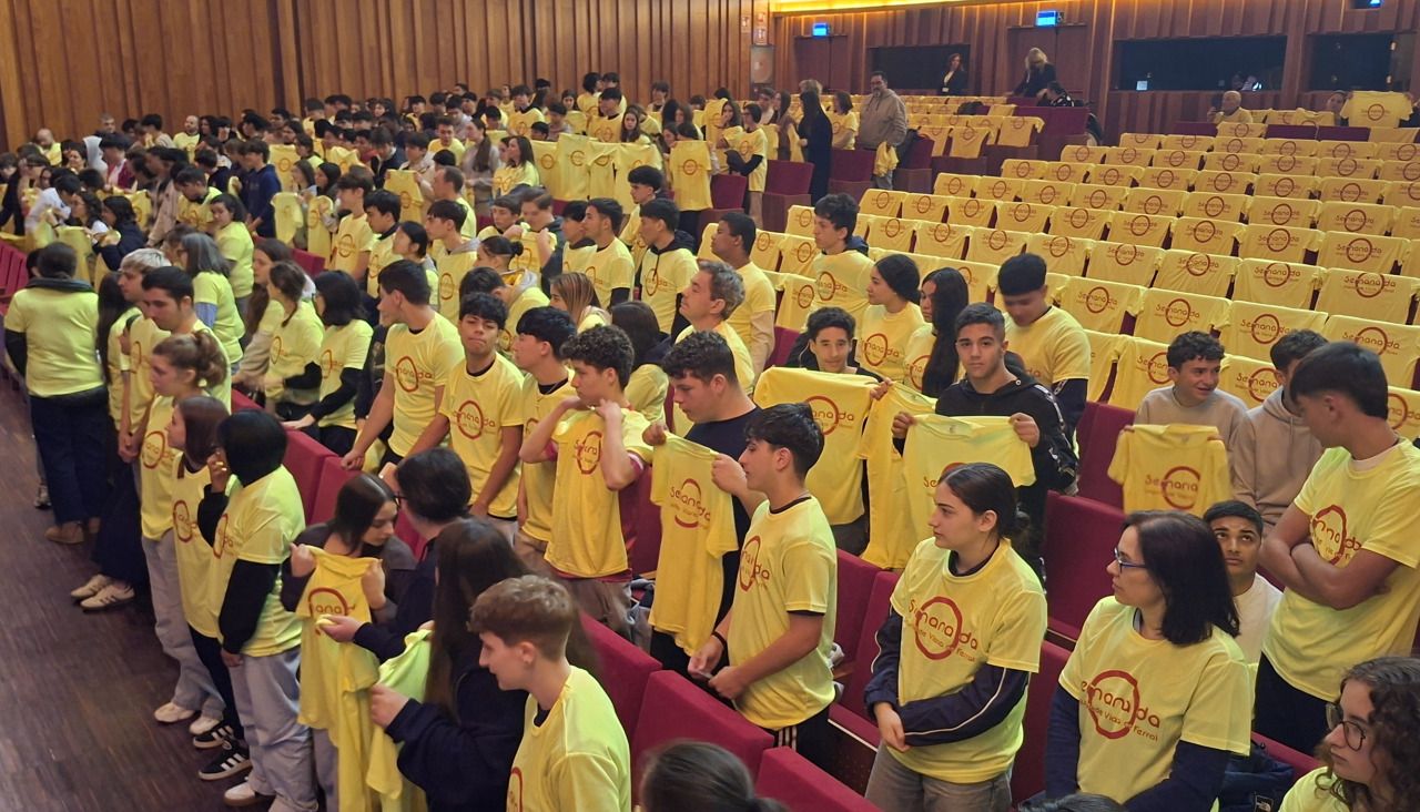 El alumnado recibió como regalo camisetas de la Semana de la Seguridad Vial