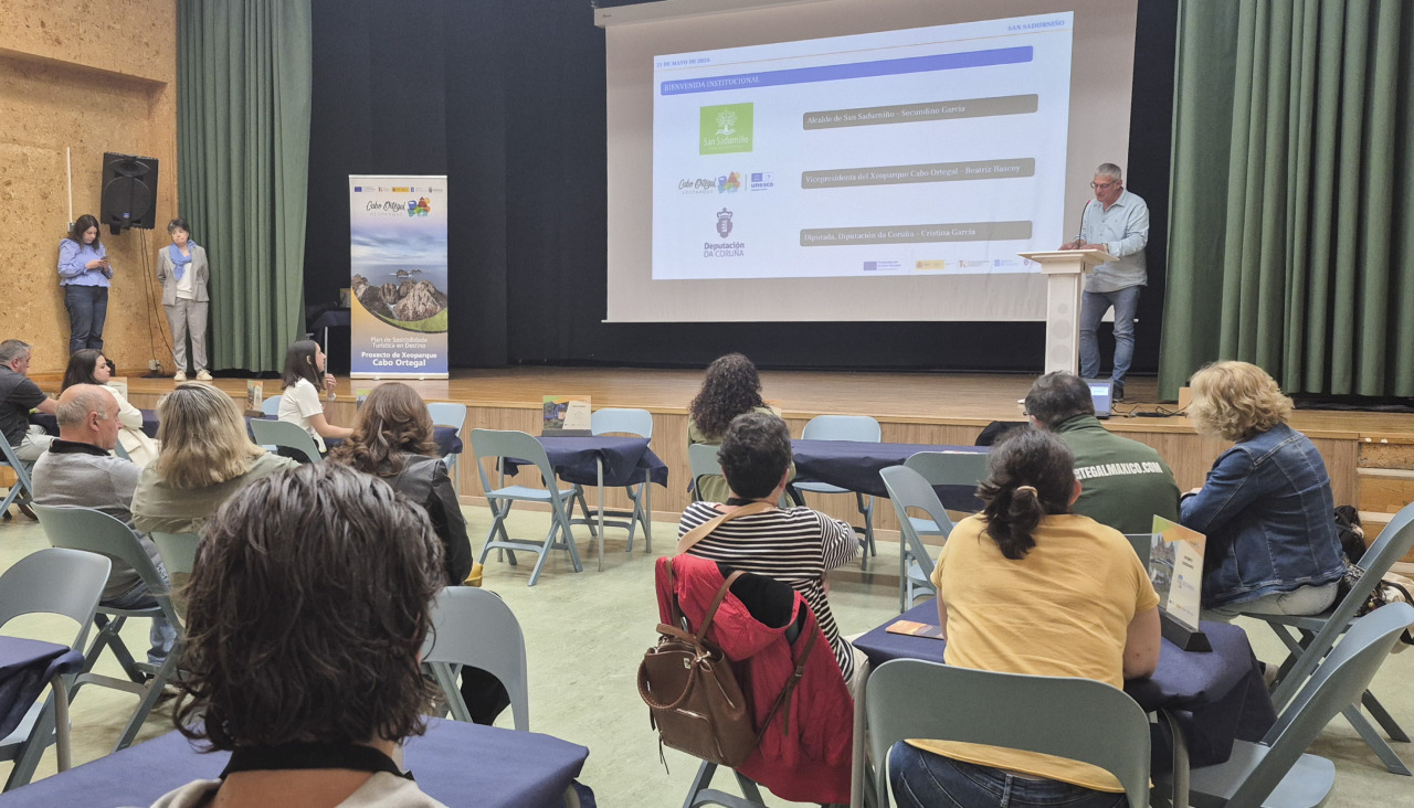 Secundino Casal durante la bienvenida institucional