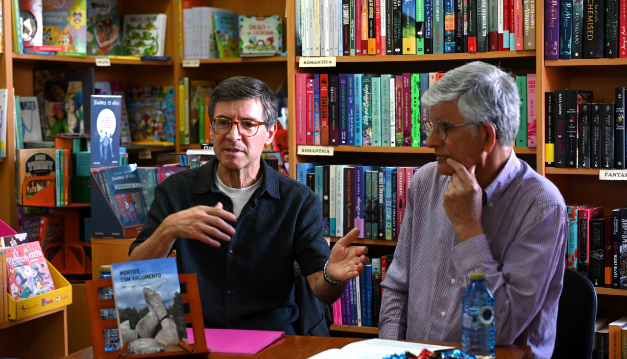 Librería Day presentación Libro de Henrique Dacosta Mortes con argumento a cargo de Antón Cortizas