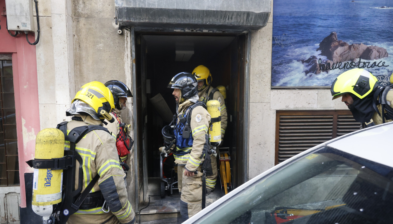 Incendio Cetarea Cobas calle Sánchez Barcaiztegui