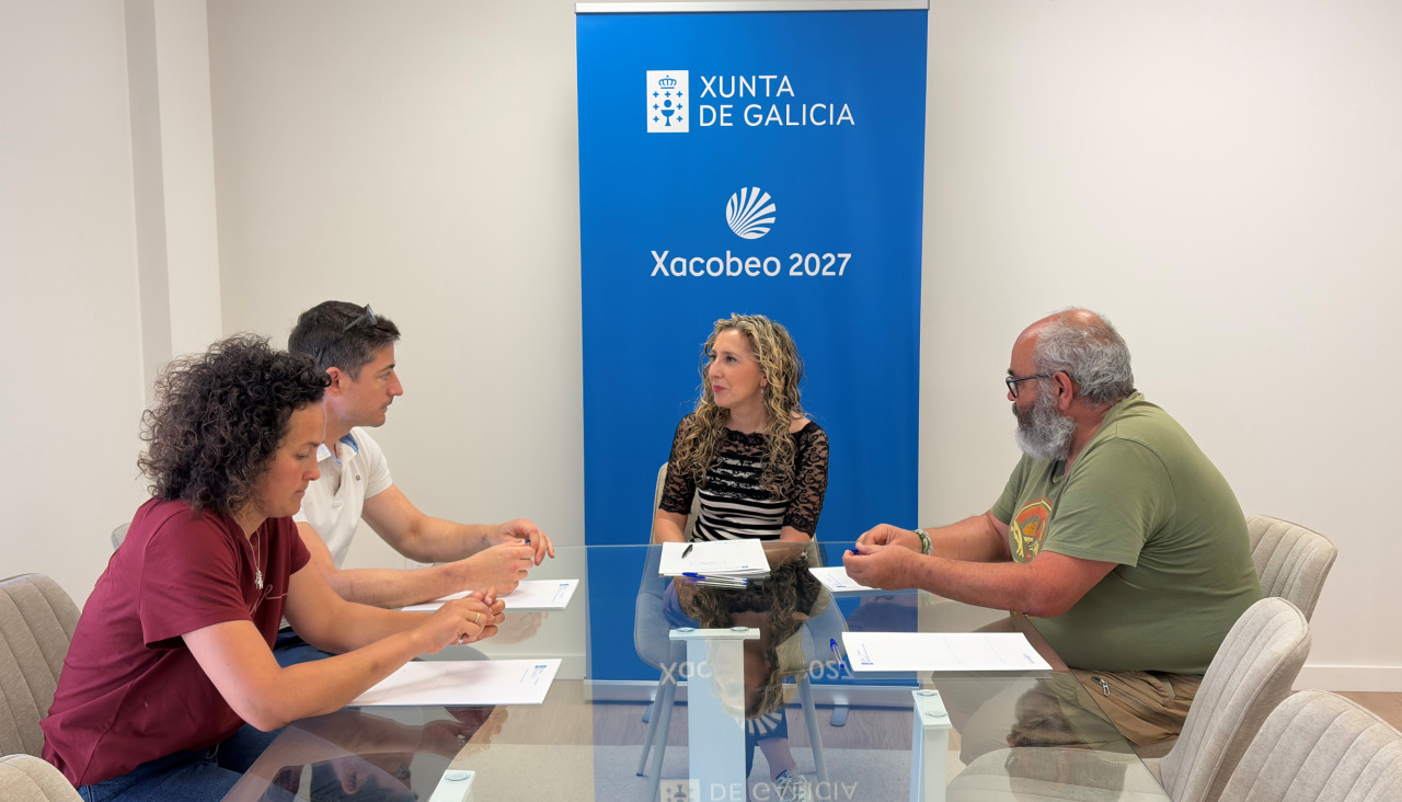 La directiva del club con Aneiros