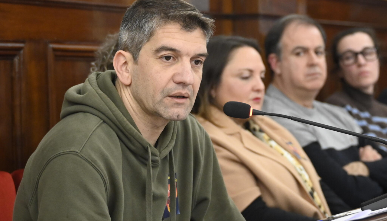El portavoz del grupo municipal de Ferrol en Común, Jorge Suárez