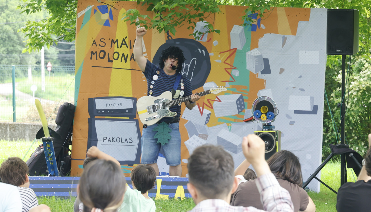 centro cívico social de San Xiao, concierto infantil de Pakolas