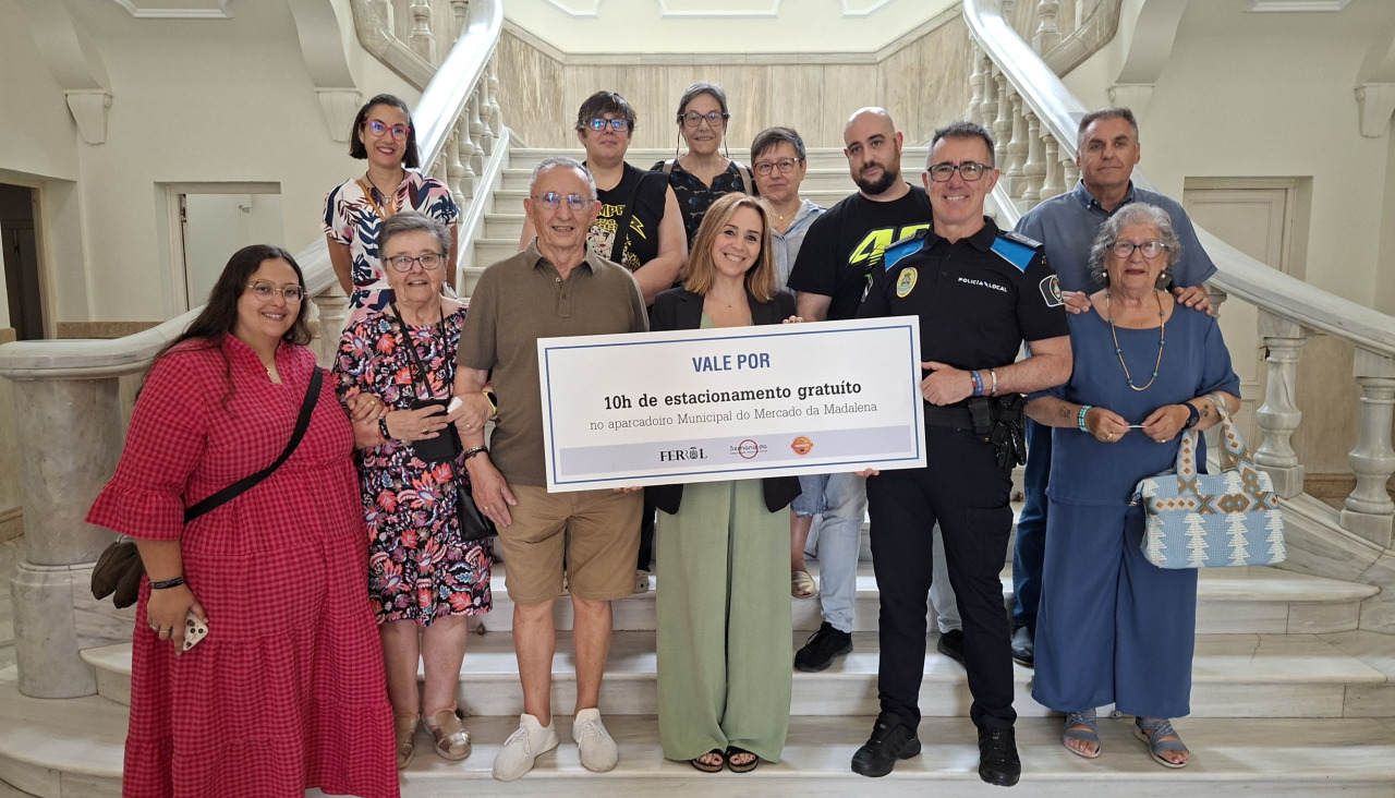 Foto de familia con los premiados en la iniciativa