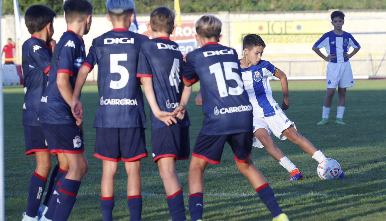 Imagen de un partido de alevines de fútbol