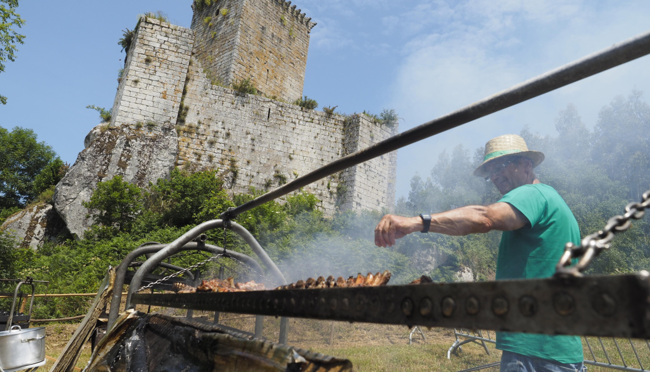 Xantar en proceso nunha das anteriores edicións do Castelo Folk
