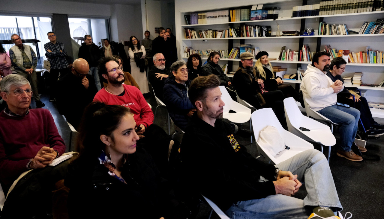 Evento literario en el centro cívico de Canido