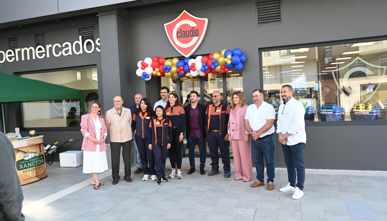 Marián Ferreiro visita el nuevo Claudio de las Torres en Narón