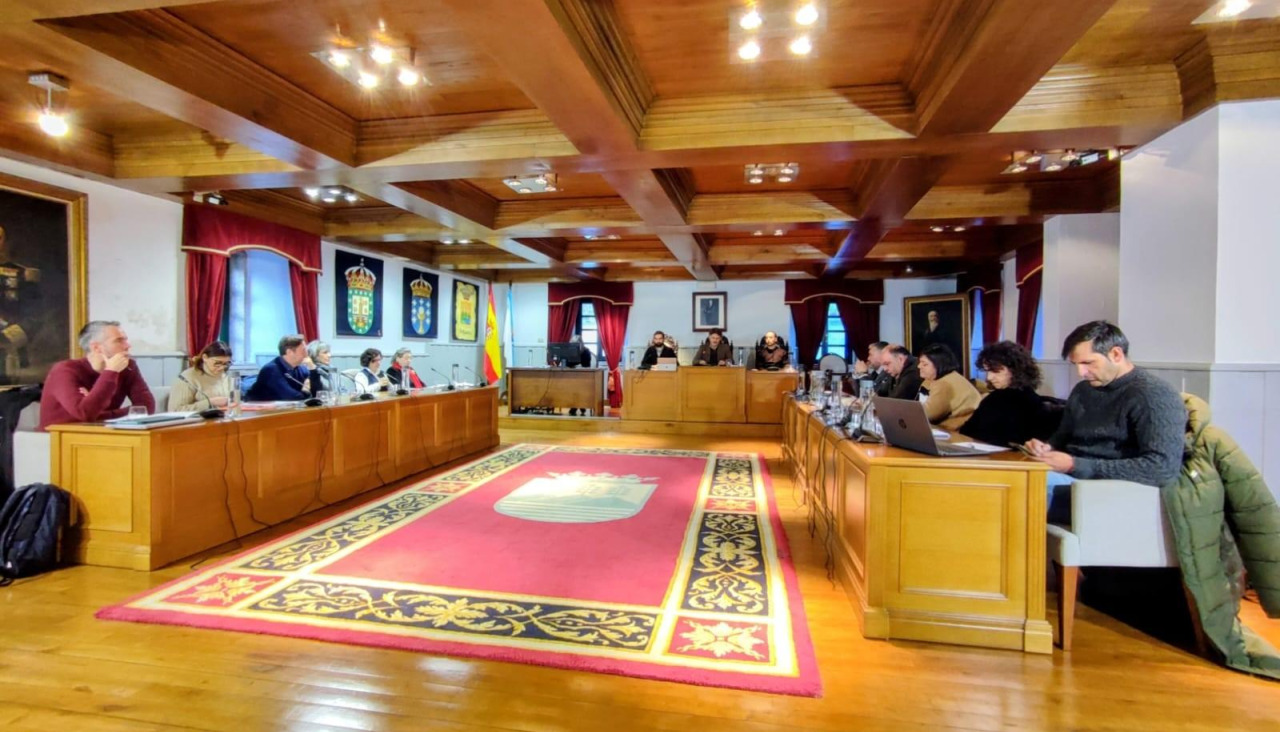 Una sesión del pleno de Ortigueira