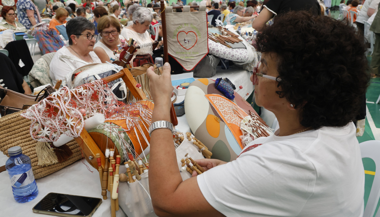 xuntanza de palilleiras y multilabores. Pabellón O Longoiro  Meirás