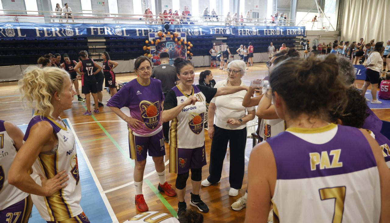 Torneo de Baloncesto de veteranas en Esteiro