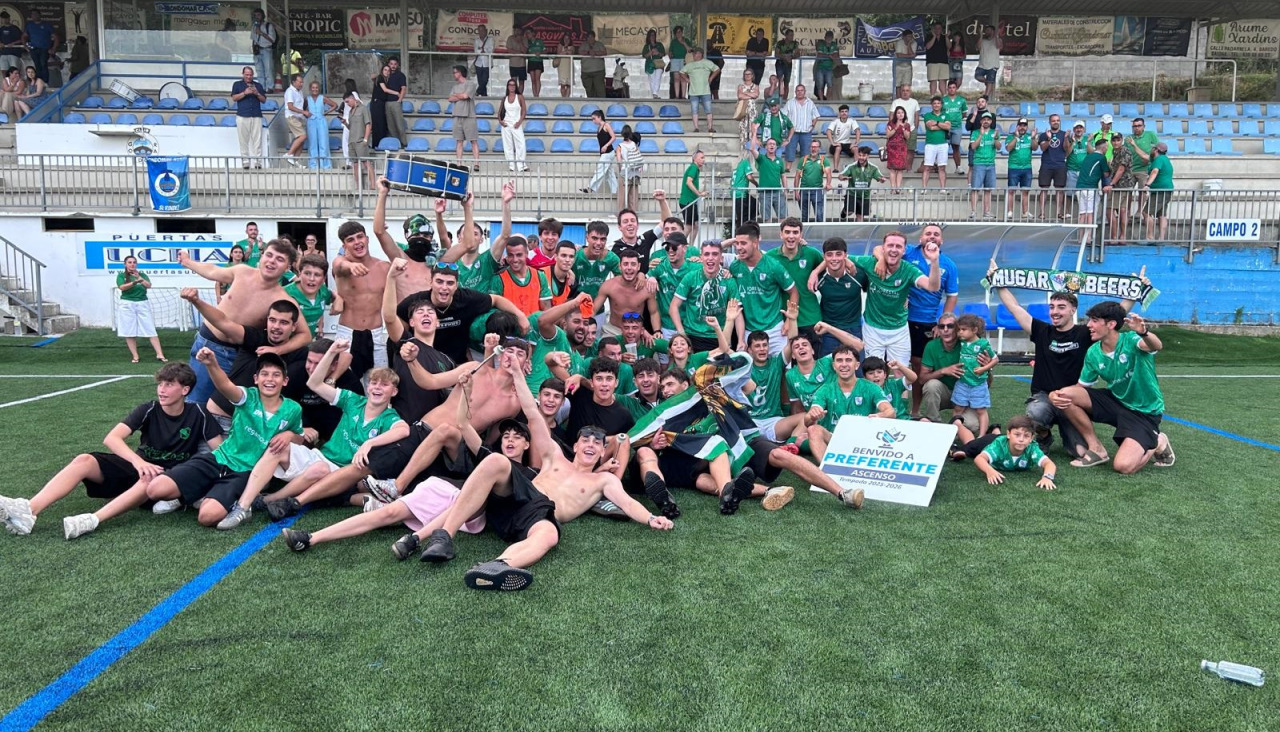 El Galicia celebró el ascenso por todo lo alto