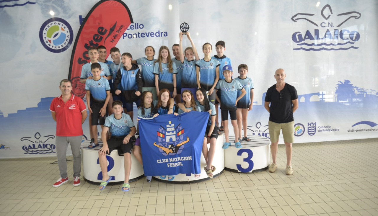 El equipo de Caranza, con su trofeo