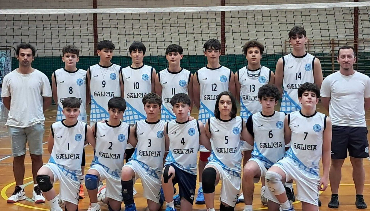 Edel –11–, Abdías –13– y Sergio–2–, con el resto de la selección autonómica