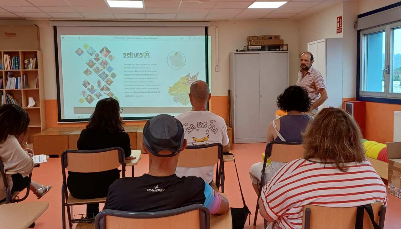 Momento de la reunión con los representantes de los centros escolares