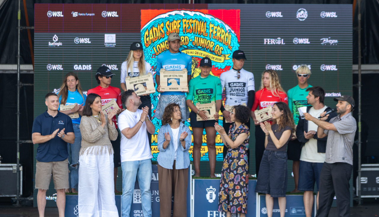 Finalistas, en la entrega de trofeos de la competición