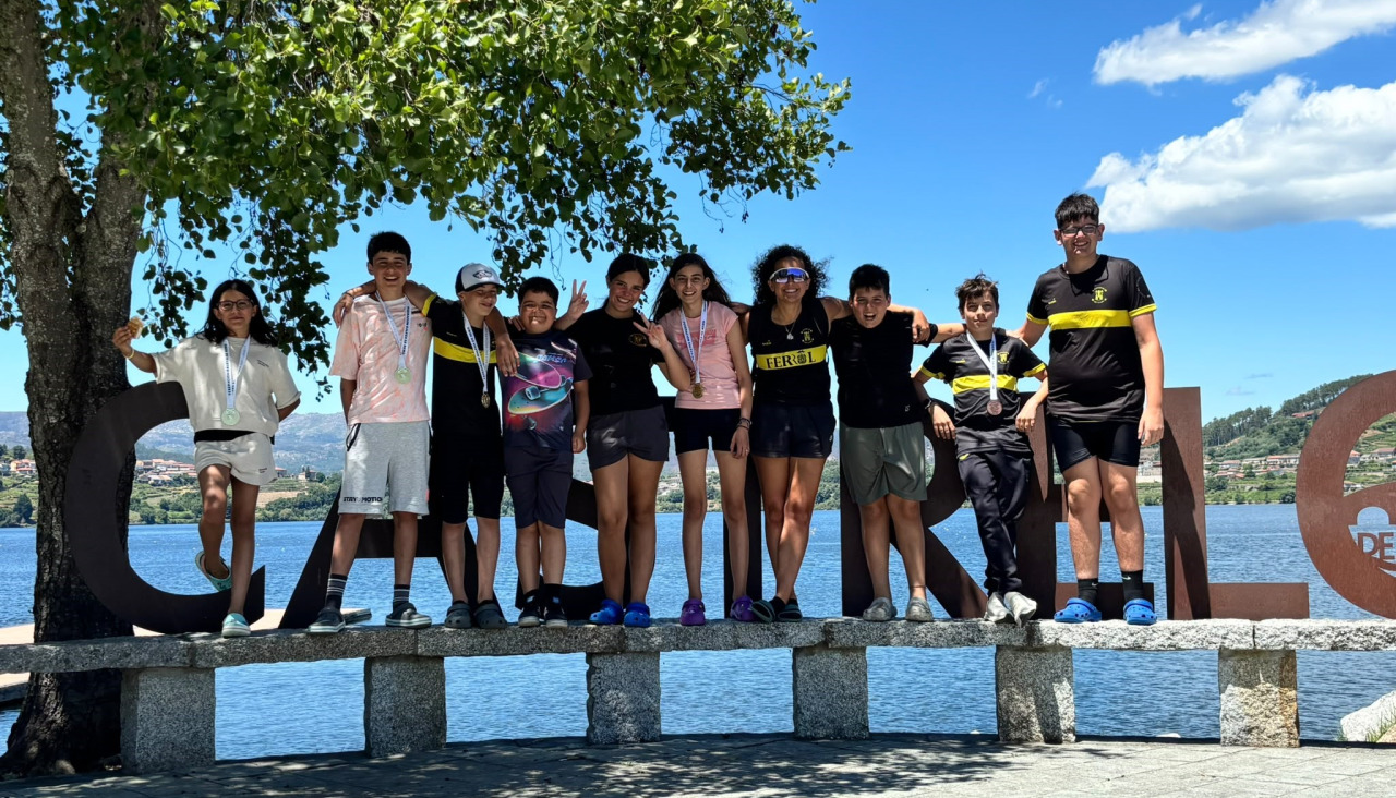 Deportistas del San Felipe, con sus medallas