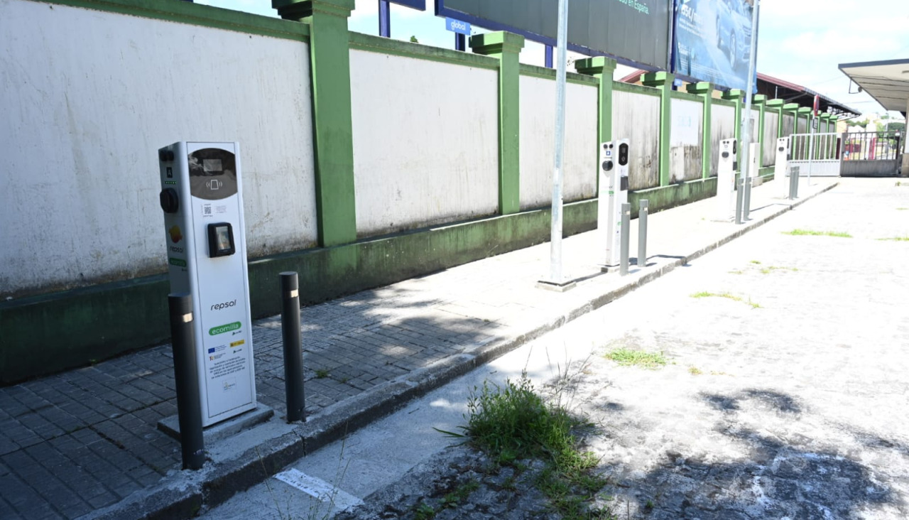 Los puntos de recarga del aparcamiento de la estación de Ferrol
